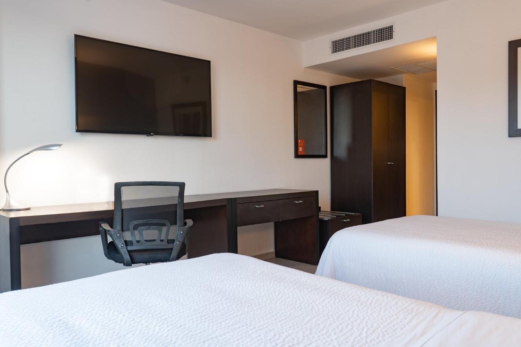 Fiesta Inn Тепік Екстер'єр фото