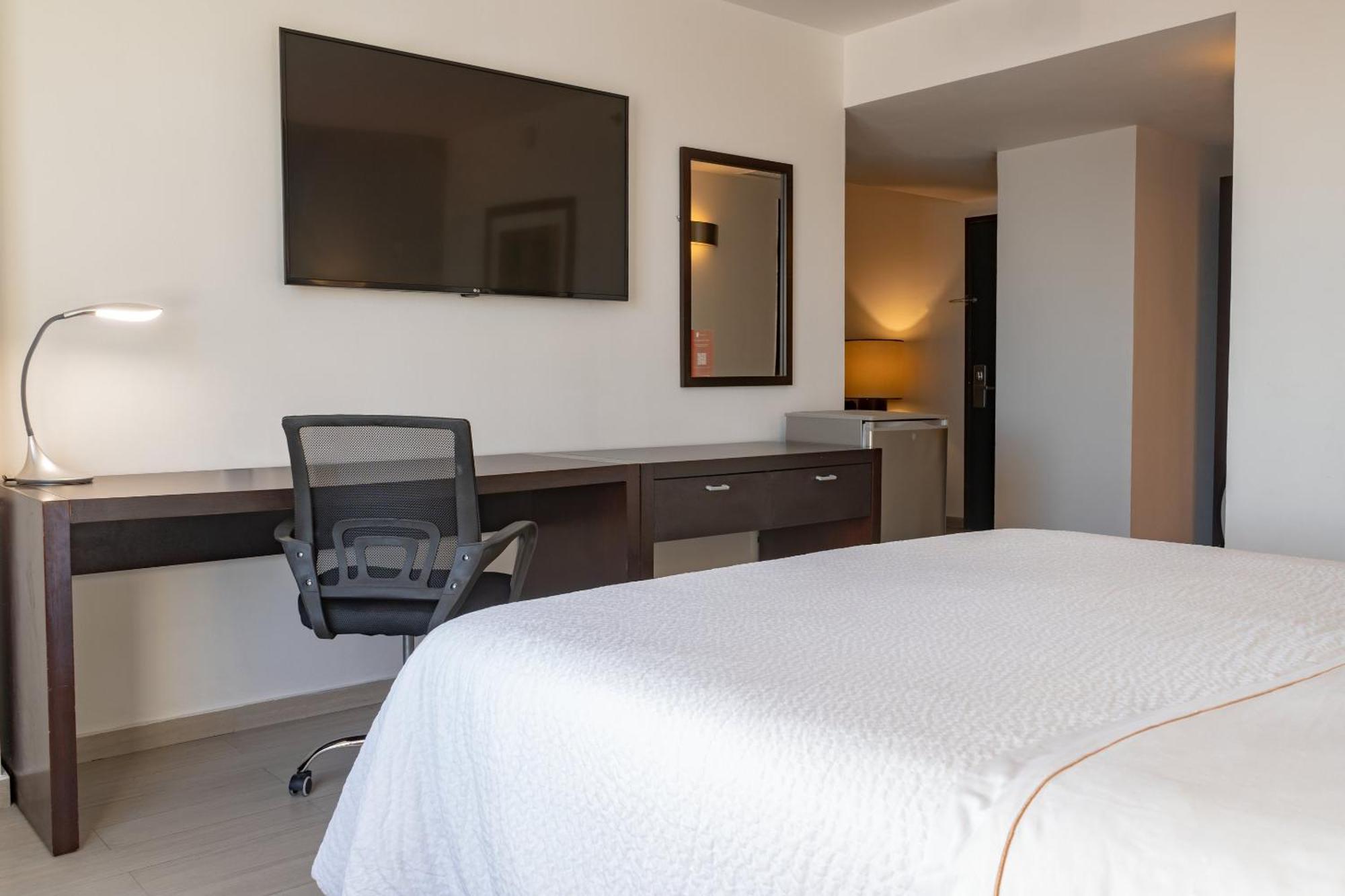 Fiesta Inn Тепік Екстер'єр фото